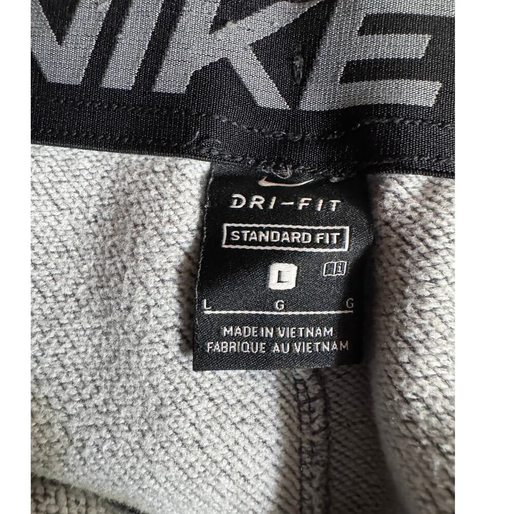 Nike Dri-FIT Men’s Large Gray Standard Fit Athletic Training Shorts - Picture 3 of 8